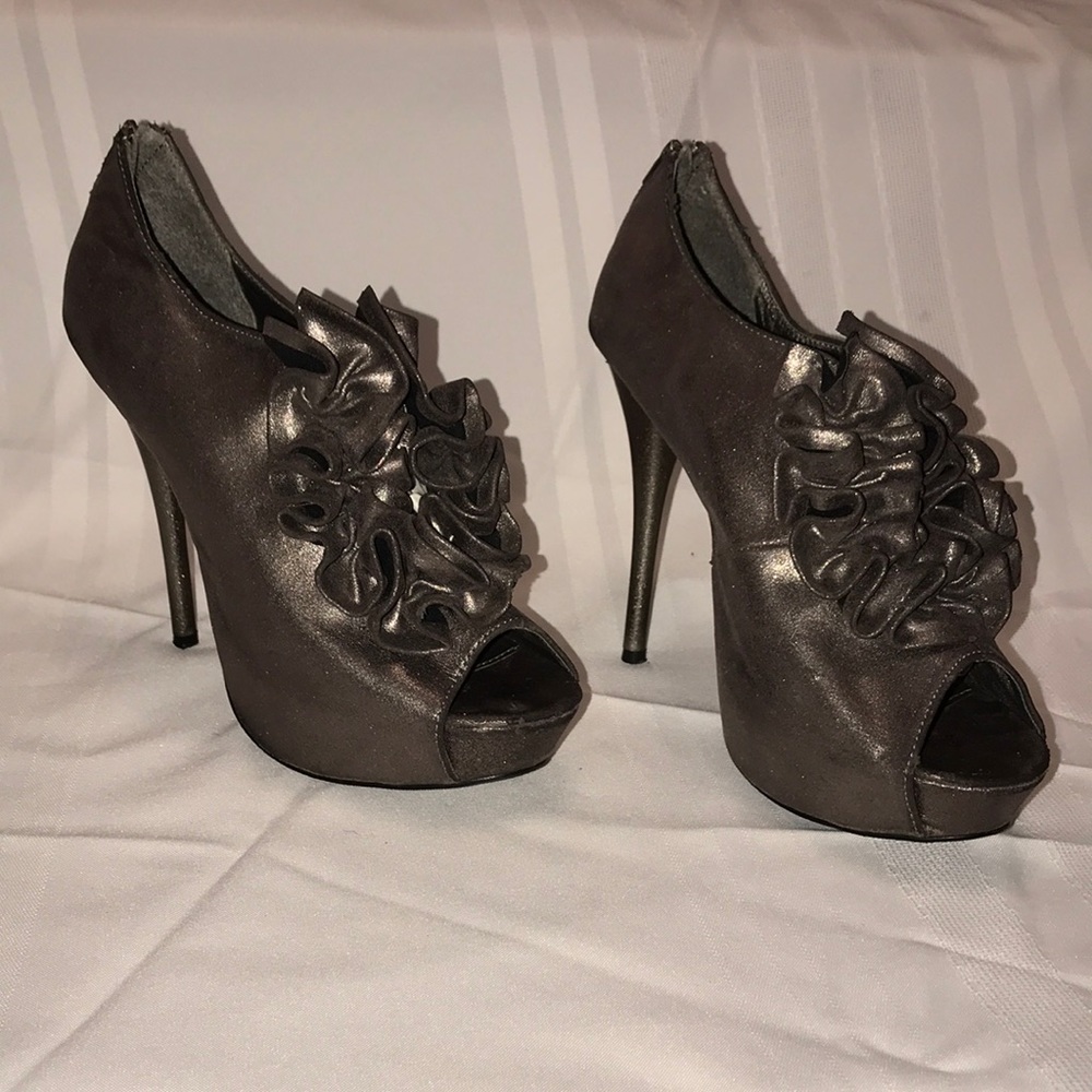 PLATFORM HEELS